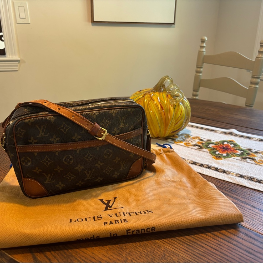 Authentic!!!!  Louis Vuitton Monogram Brown Crossbody - Vintage Bag